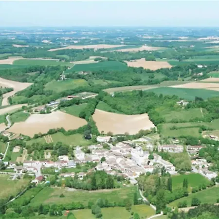 Maison Confortable A Avec 45 M² Et Terrasse Hébergement de vacances *