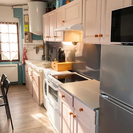 Dom wakacyjny Maison Confortable A Avec 45 M² Et Terrasse Saint-Maurin