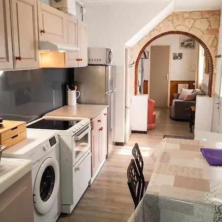 Dom wakacyjny Maison Confortable A Avec 45 M² Et Terrasse Saint-Maurin
